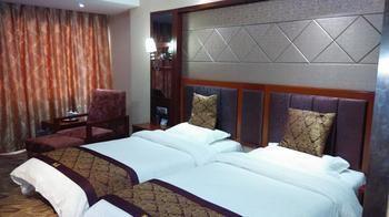 Tengyi Grand Hotel Кунмин Екстериор снимка